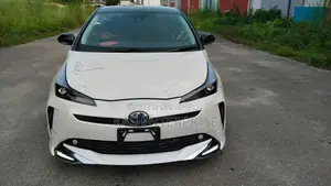 টয়োটা প্রিয়াস ২০২২ পার্ল
