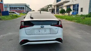 টয়োটা প্রিয়াস ২০২২ পার্ল