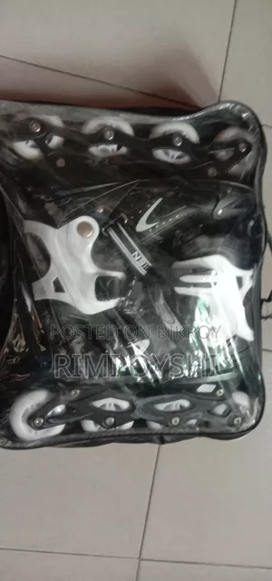 স্কেটিং জুতো বিক্রির জন্য