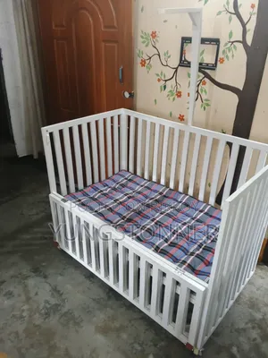 শিশুর বেবি বেড ক্রিব