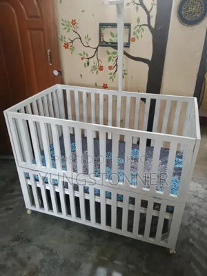 শিশুর বেবি বেড ক্রিব