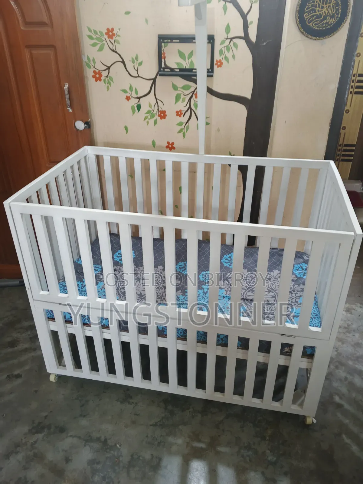 শিশুর বেবি বেড ক্রিব