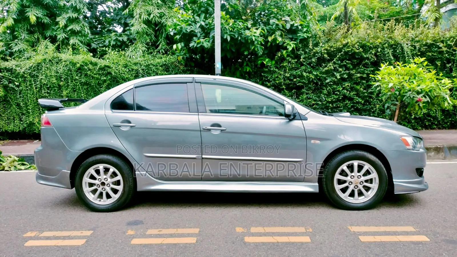 মিতসুবিশি ল্যান্সার ২০১২ ধূসর