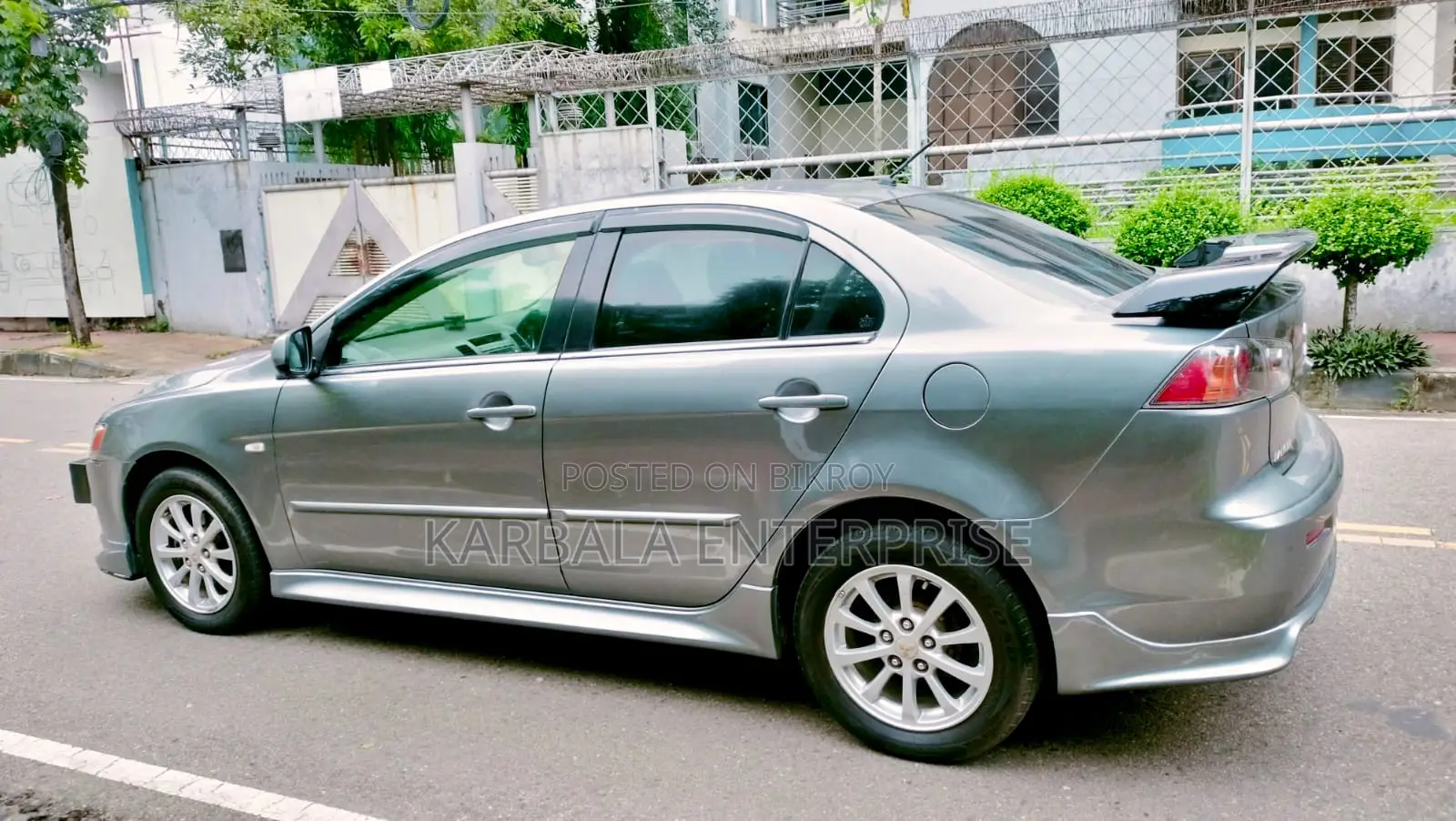 মিতসুবিশি ল্যান্সার ২০১২ ধূসর