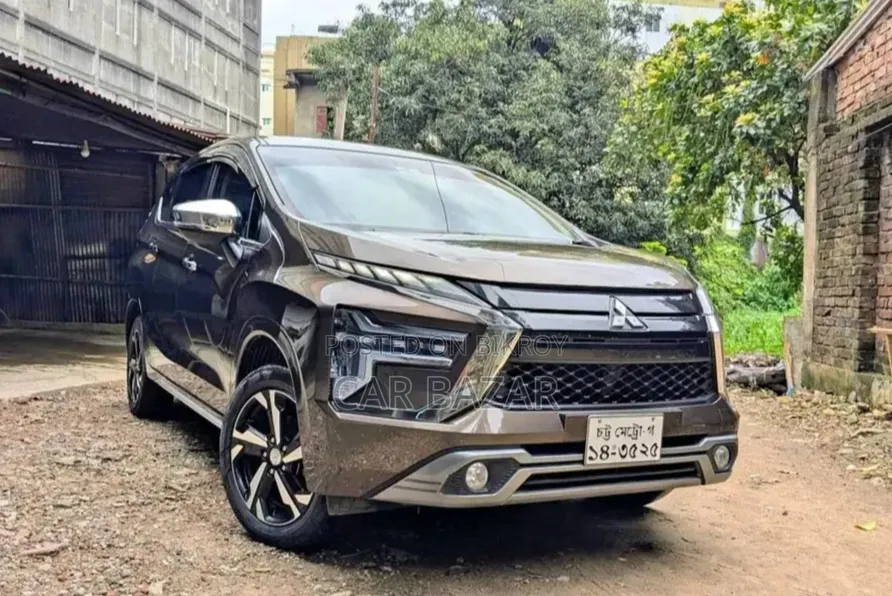Mitsubishi Xpander Ultimate 2022 Brown
