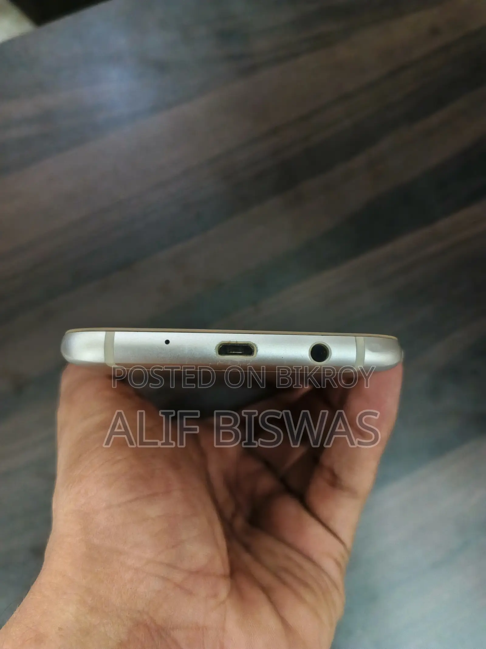 স্যামসাং গ্যালাক্সি জে৭ প্রো ৩২ জিবি গোল্ড