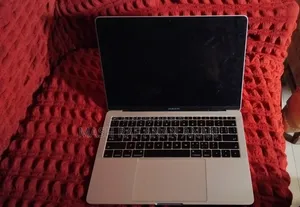 Laptop Apple MacBook Pro 2017 8GB Intel Core I5 HDD 512GB