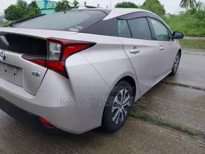 Toyota Prius 2021 Beige
