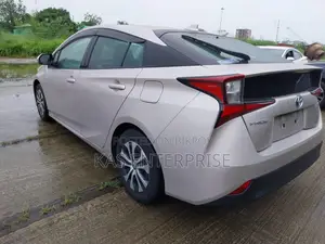 Toyota Prius 2021 Beige