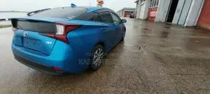 Toyota Prius 2021 নীল