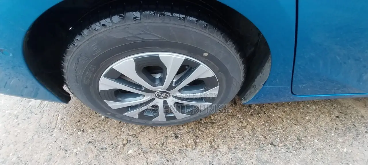 Toyota Prius 2021 নীল