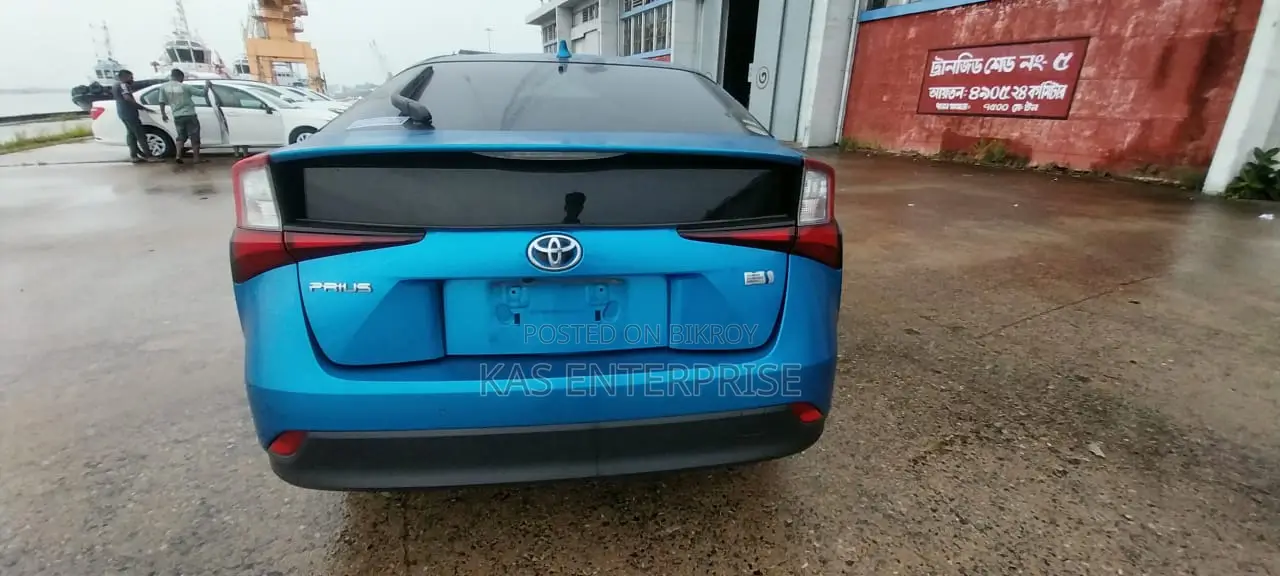 Toyota Prius 2021 নীল