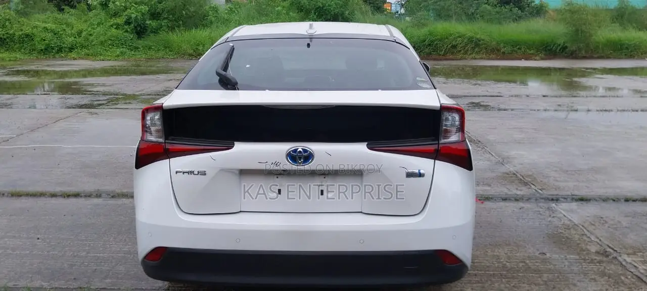 Toyota Prius 2021 White
