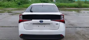 Toyota Prius 2021 White