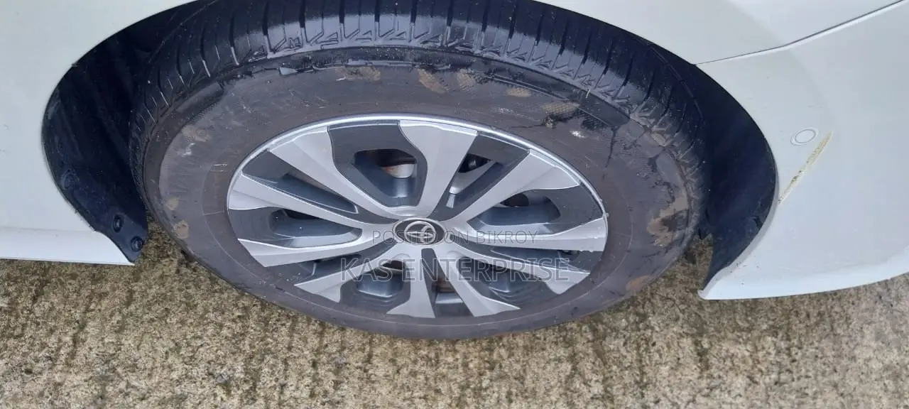 Toyota Prius 2021 White