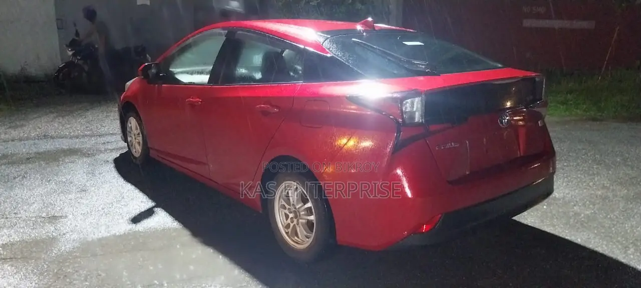 Toyota Prius 2021 Red
