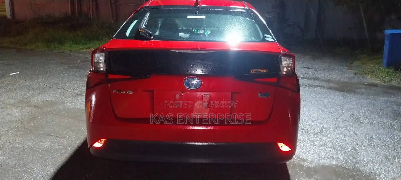 Toyota Prius 2021 Red