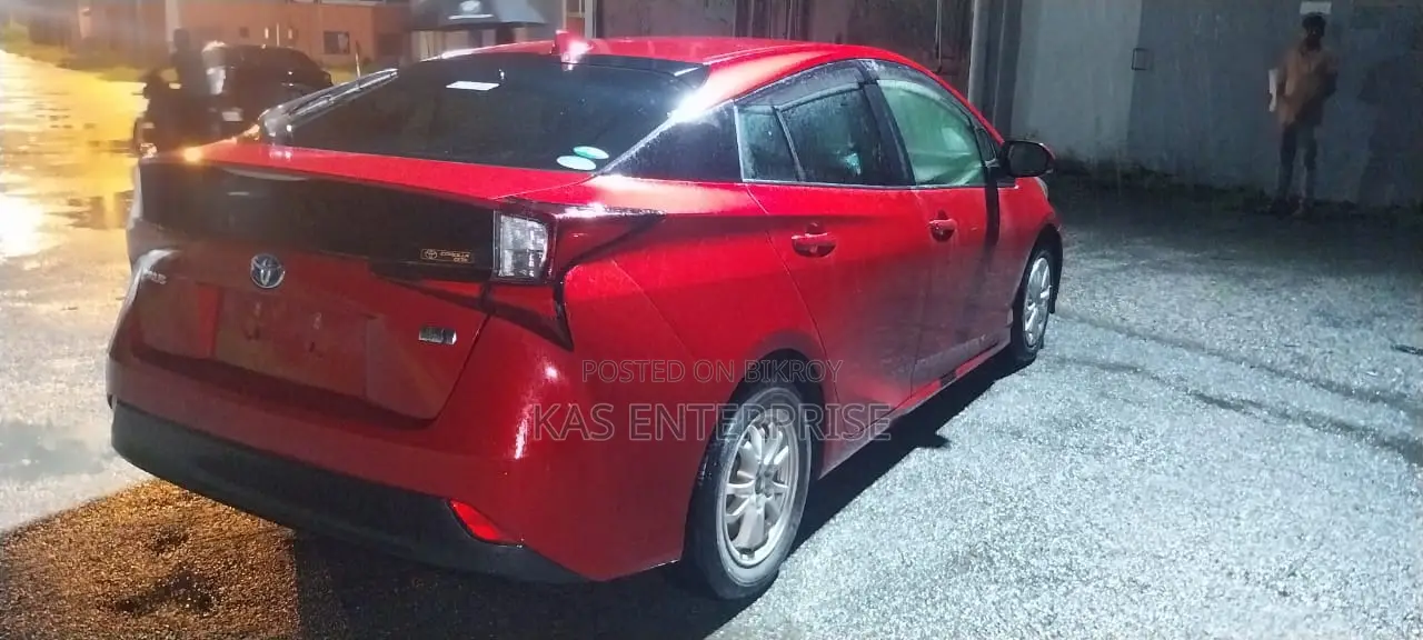 Toyota Prius 2021 Red