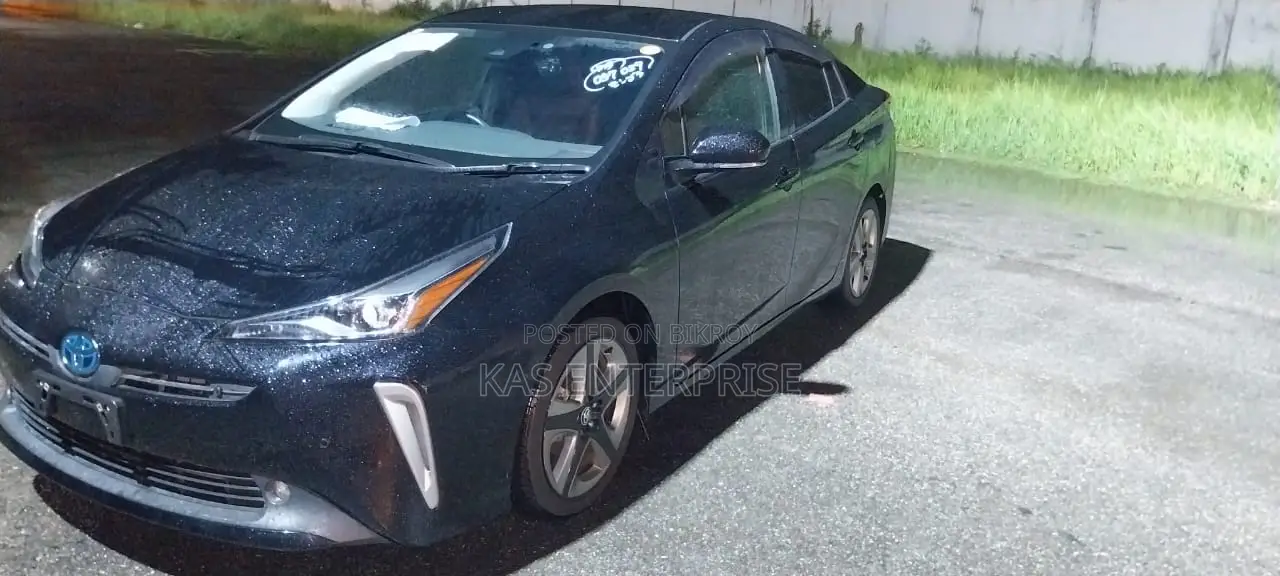 টয়োটা প্রিয়াস ২০২১ কালো