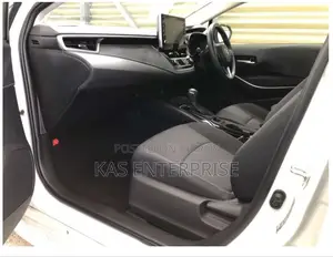 টয়োটা করোলা ২০২১ সাদা