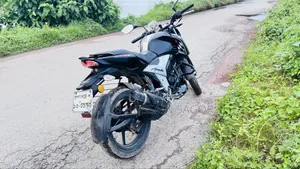 নতুন টিভিএস অ্যাপাচি আরটিআর ১৬০ ৪ভি ২০২১ কালো