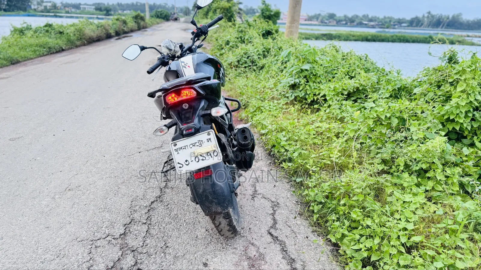 নতুন টিভিএস অ্যাপাচি আরটিআর ১৬০ ৪ভি ২০২১ কালো