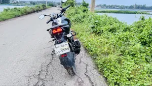 নতুন টিভিএস অ্যাপাচি আরটিআর ১৬০ ৪ভি ২০২১ কালো