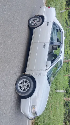 Toyota Corolla 1999 White