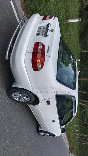 Toyota Corolla 1999 White