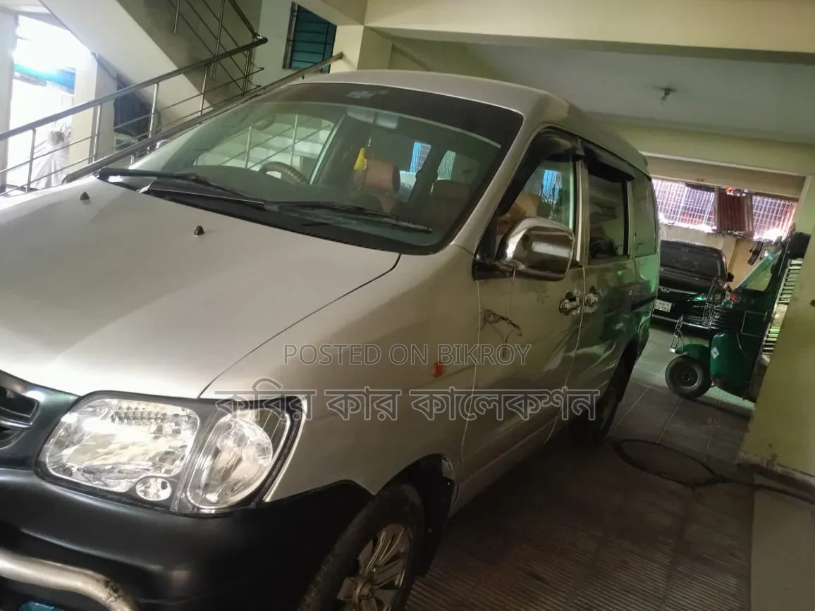 Toyota Noah 2005 Silver