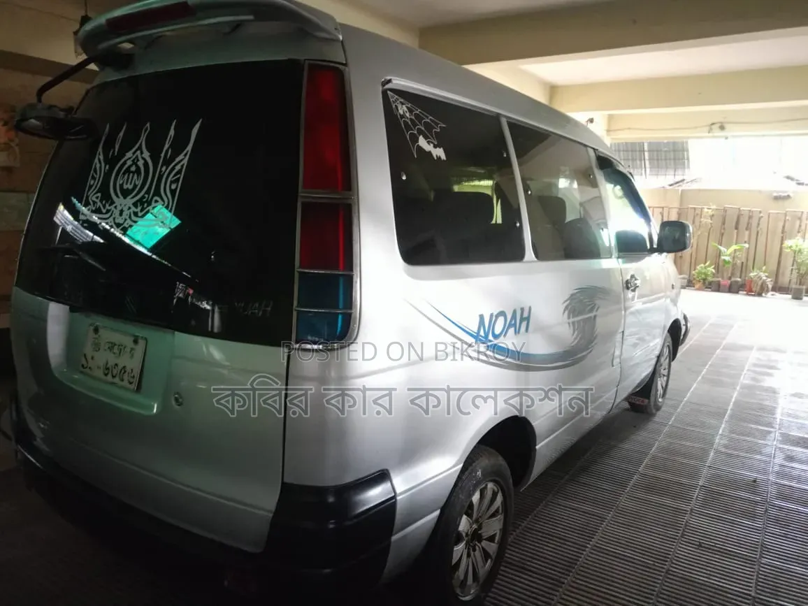 Toyota Noah 2005 Silver