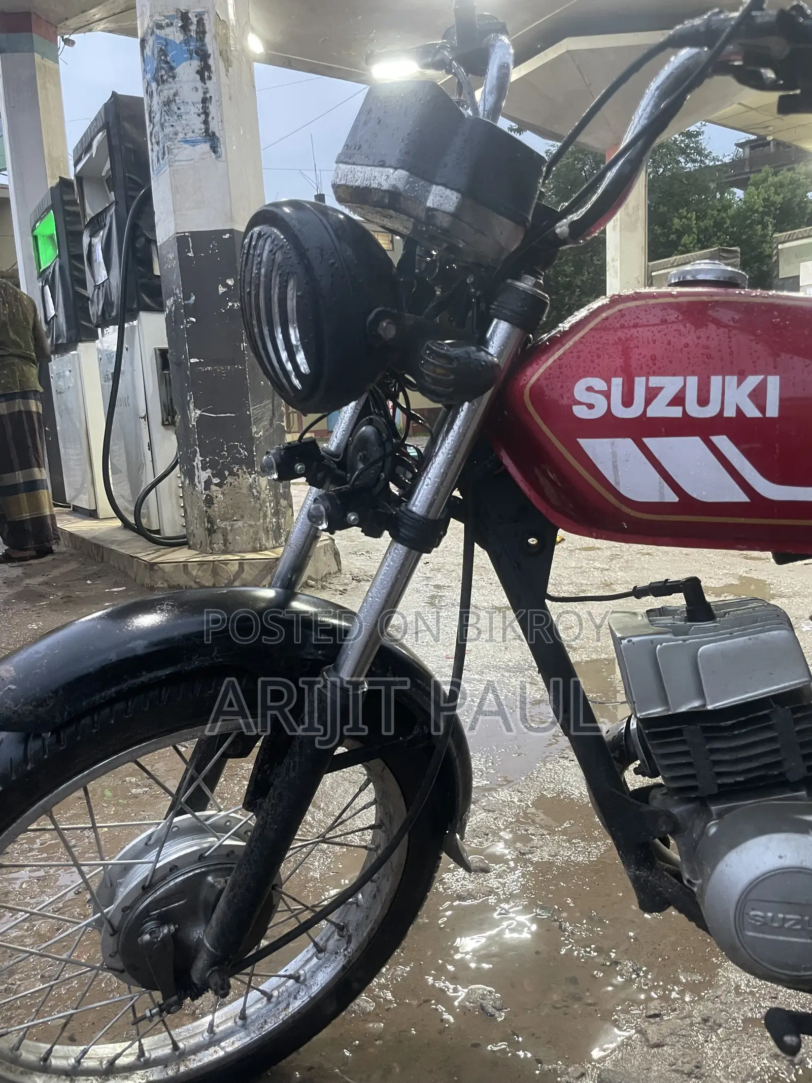 Suzuki 2001 Red