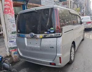 টয়োটা নোয়া ২০২১ সিলভার