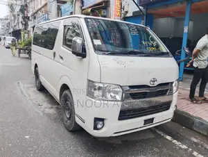 Toyota HiAce 2021 White