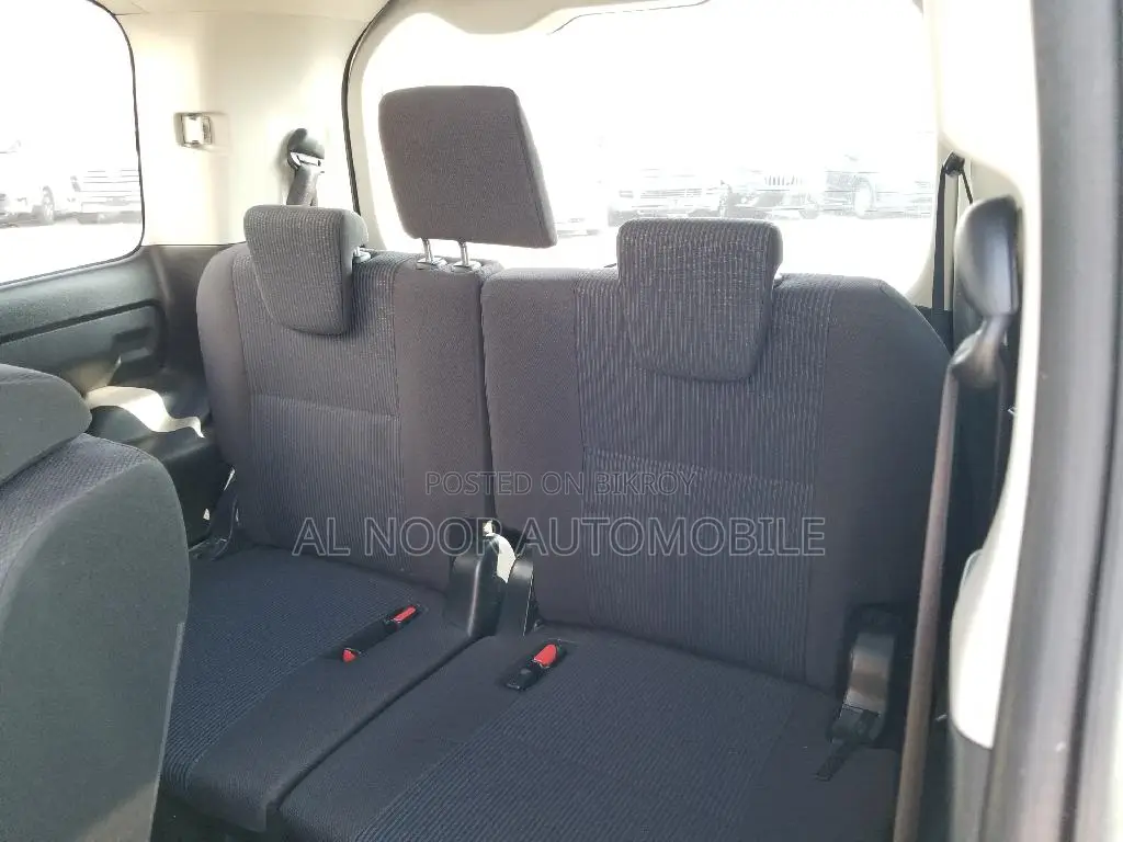 Toyota Noah 2021 Silver