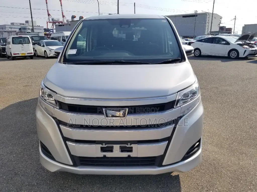Toyota Noah 2021 Silver