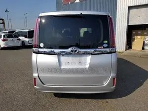 Toyota Noah 2021 Silver
