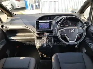 Toyota Noah 2021 Silver