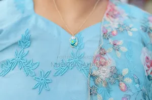 পার্ল সেট বিভিন্ন রঙে পাওয়া যাচ্ছে, সাথে হেয়ার ব্যান্ড