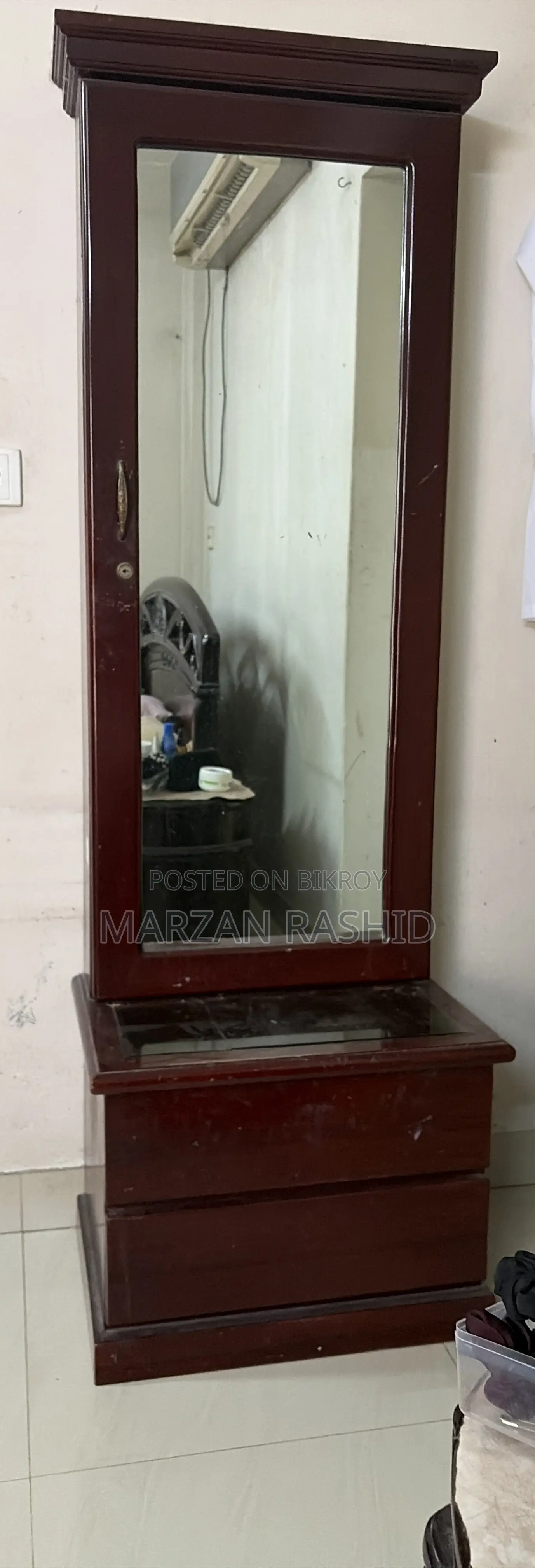 কাঠের ভ্যানিটি