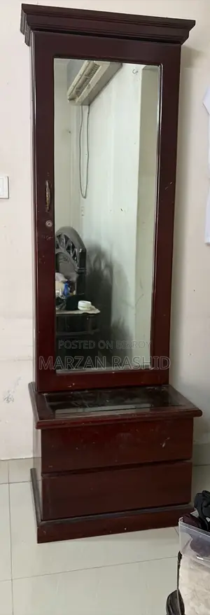 কাঠের ভ্যানিটি