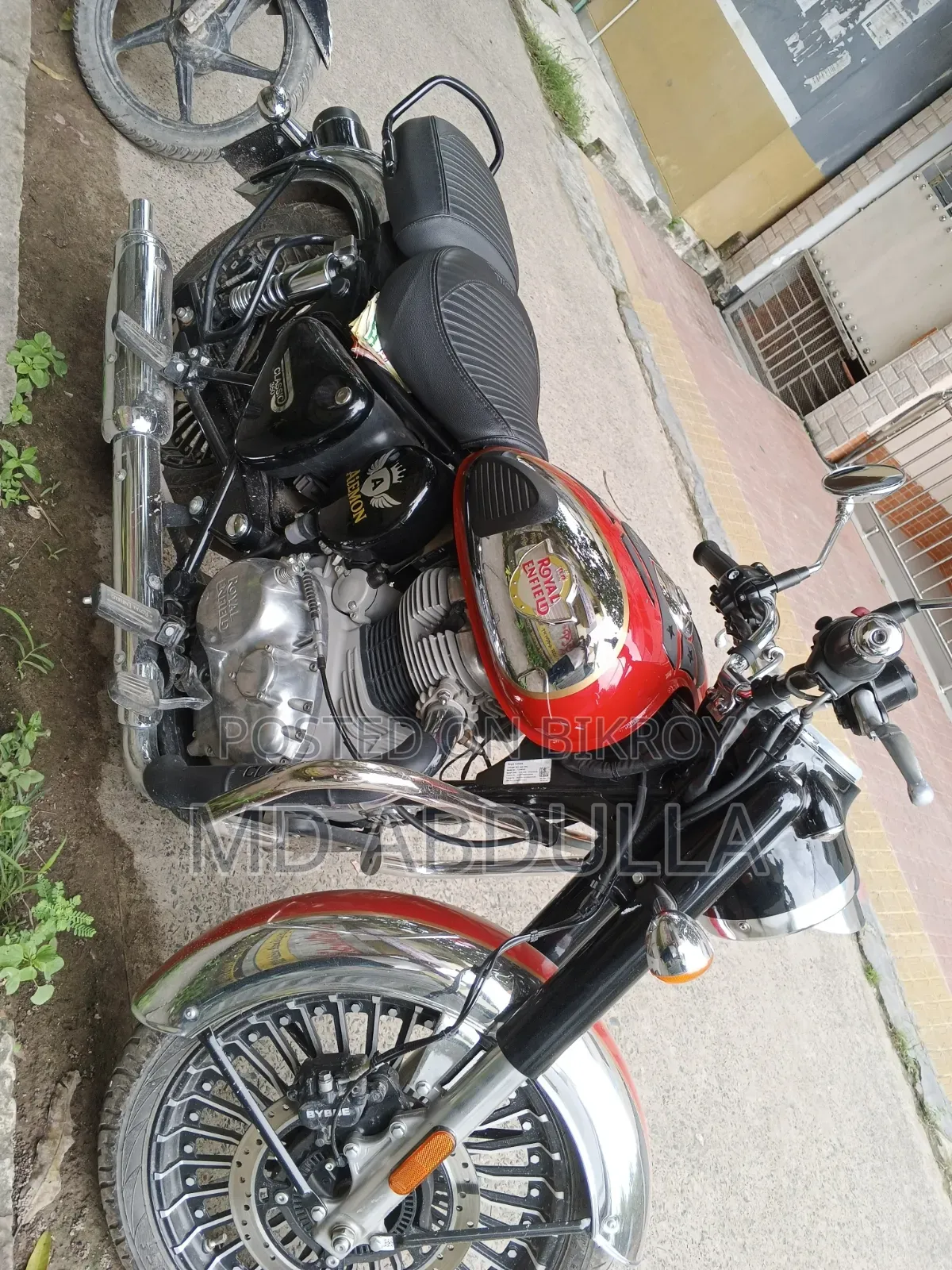Royal Enfield Classic 350 2025 Red