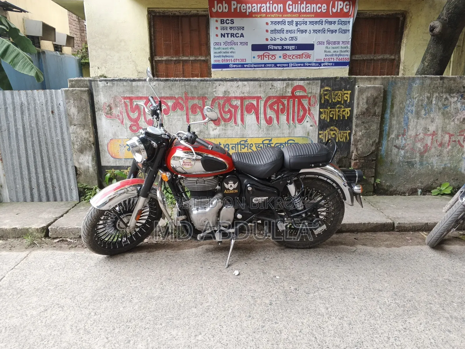 Royal Enfield Classic 350 2025 Red