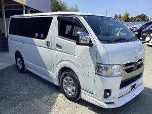 Toyota HiAce 2022