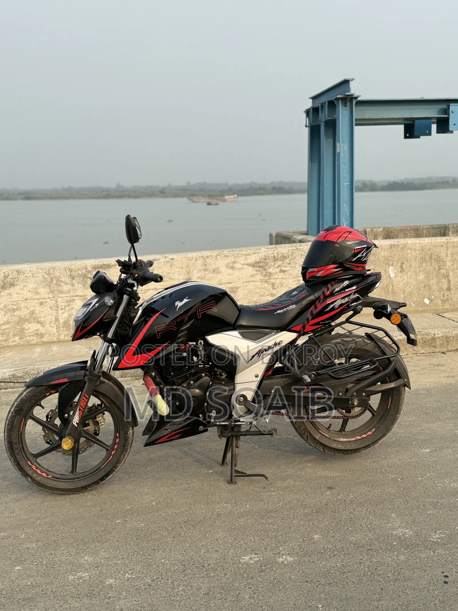 টিভিএস অ্যাপাচি আরটিআর ১৬০ ৪ভি ২০২৫ ব্ল্যাক