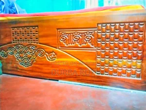 বিক্রির জন্য কাঠের বিছানা