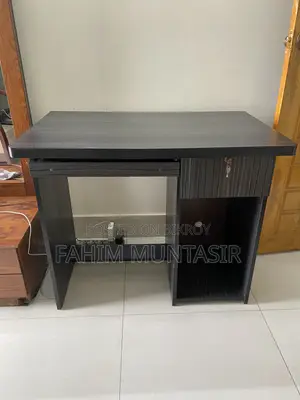 কম্পিউটার টেবিল