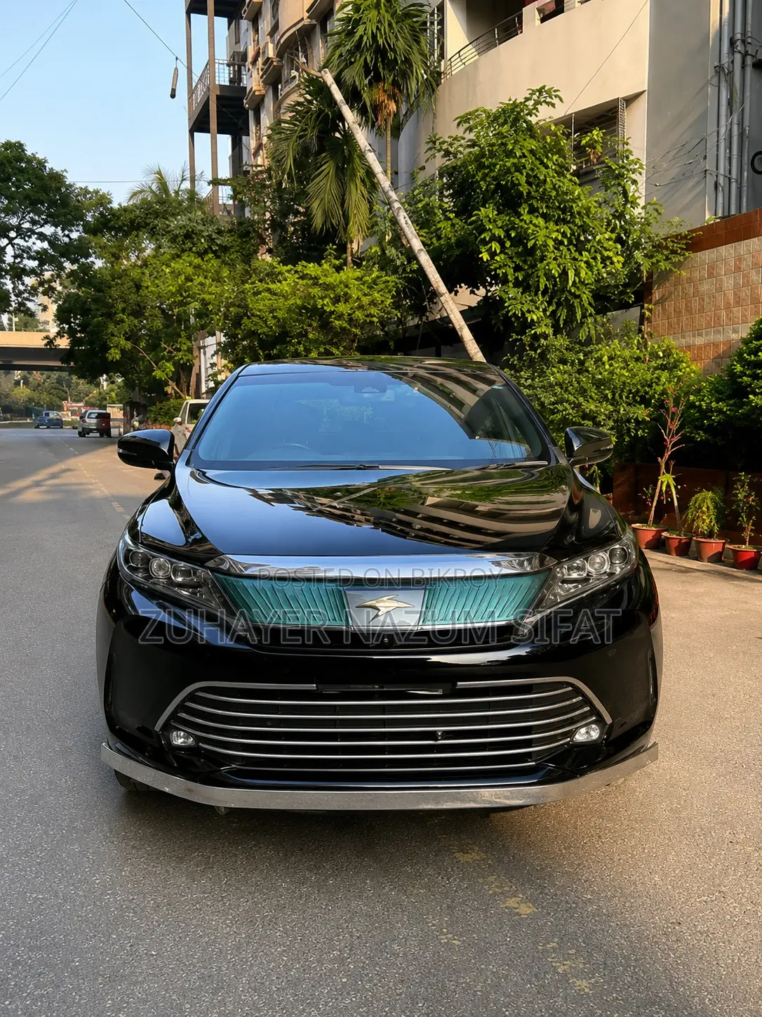 টয়োটা হ্যারিয়ার হাইব্রিড প্রিমিয়াম ২০১৮ কালো