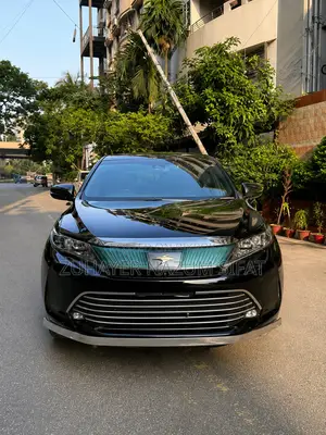 টয়োটা হ্যারিয়ার হাইব্রিড প্রিমিয়াম ২০১৮ কালো