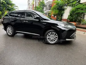 টয়োটা হ্যারিয়ার হাইব্রিড প্রিমিয়াম ২০১৮ কালো